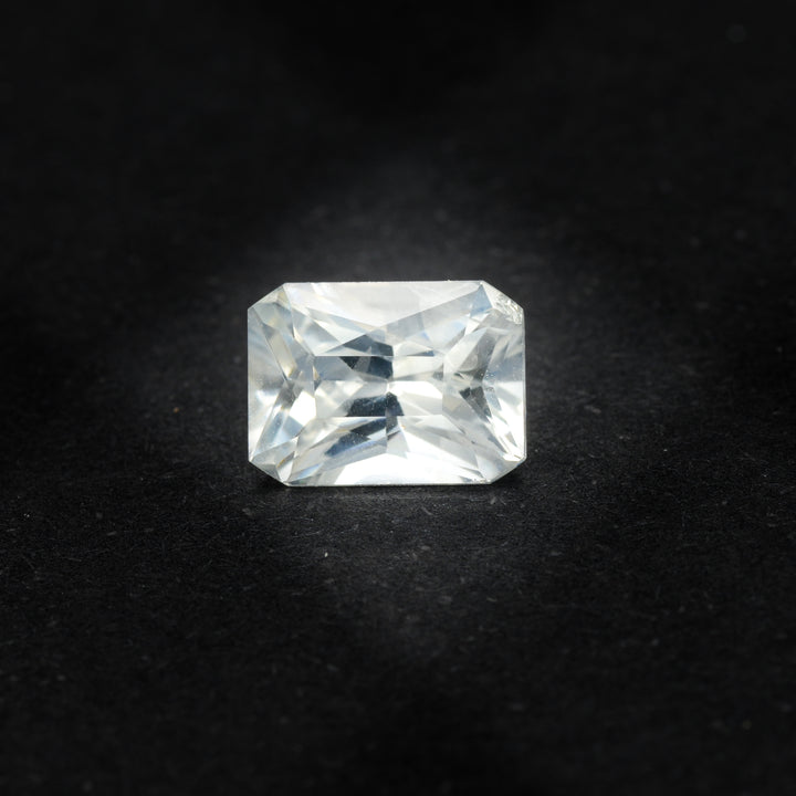 Saphir blanc 2.40 carats émeraude non chauffé - vue 1