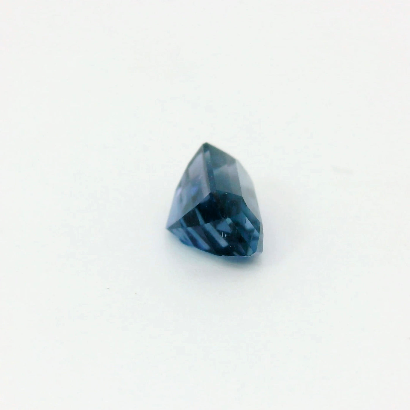 Saphir bleu 0.89 carat émeraude non chauffé