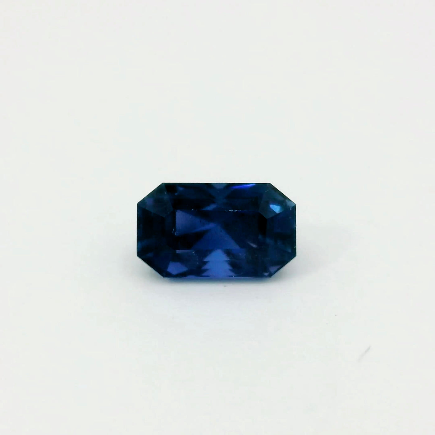 Saphir bleu 0.89 carat émeraude non chauffé