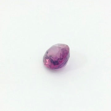 Saphir rose-violet 0.8 carat ovale non chauffé