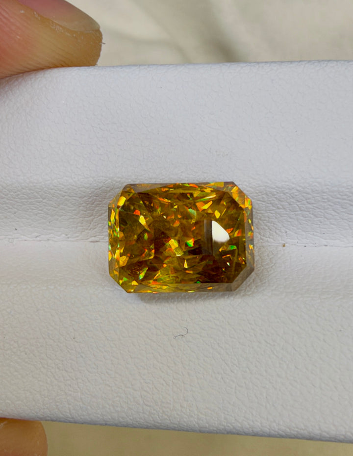 Sphène 10.76 carats taille radiant