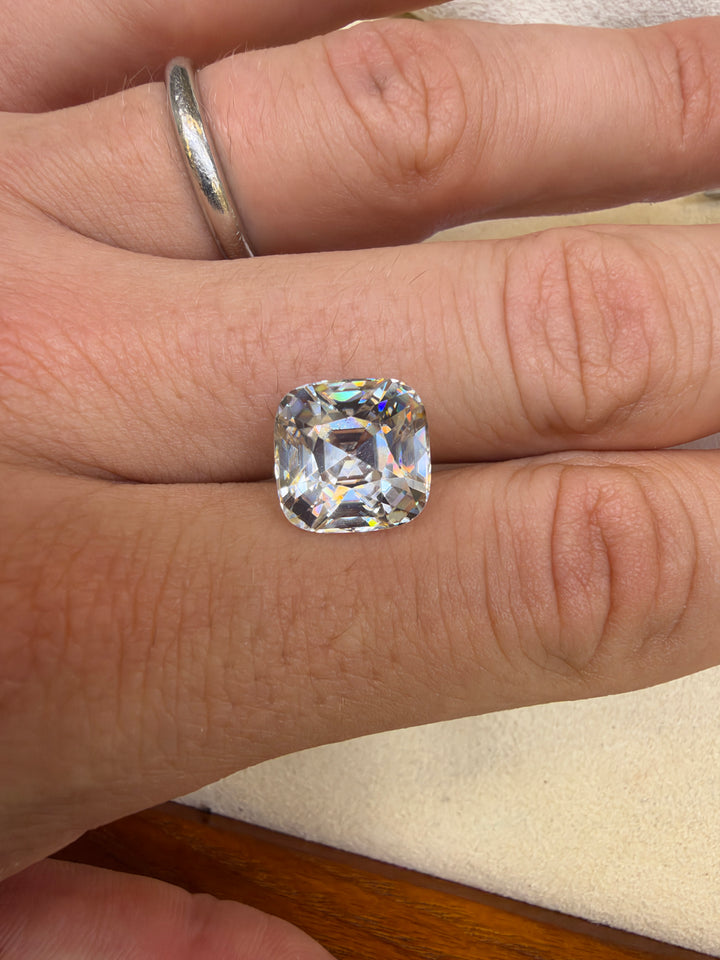 Zircon blanc 12.19 carats non traité coussin