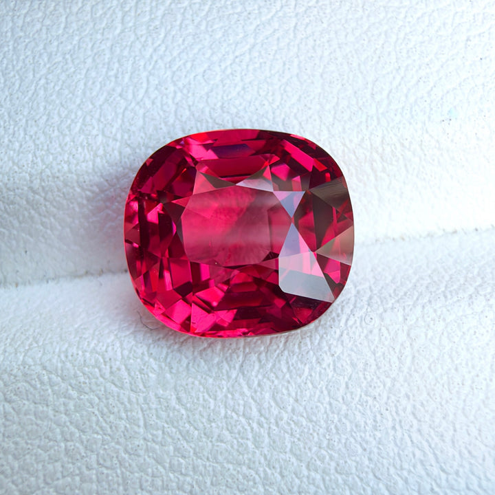 Spinelle rose-rouge de Mahenge 5.04 carats non traité coussin