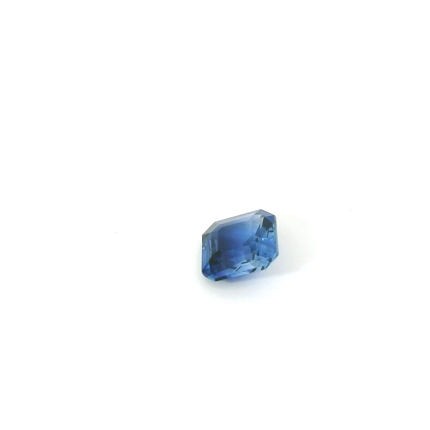 Saphir bleu 0.85 carat asscher chauffé