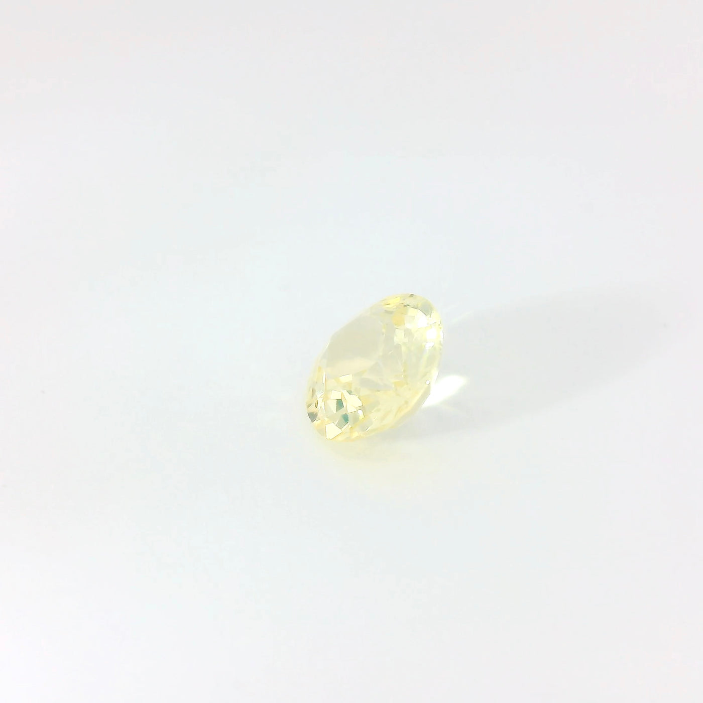 Saphir jaune 1.40 carats ovale non chauffé