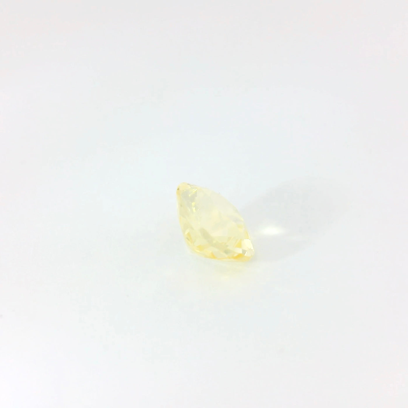 Saphir jaune 1.40 carats ovale non chauffé