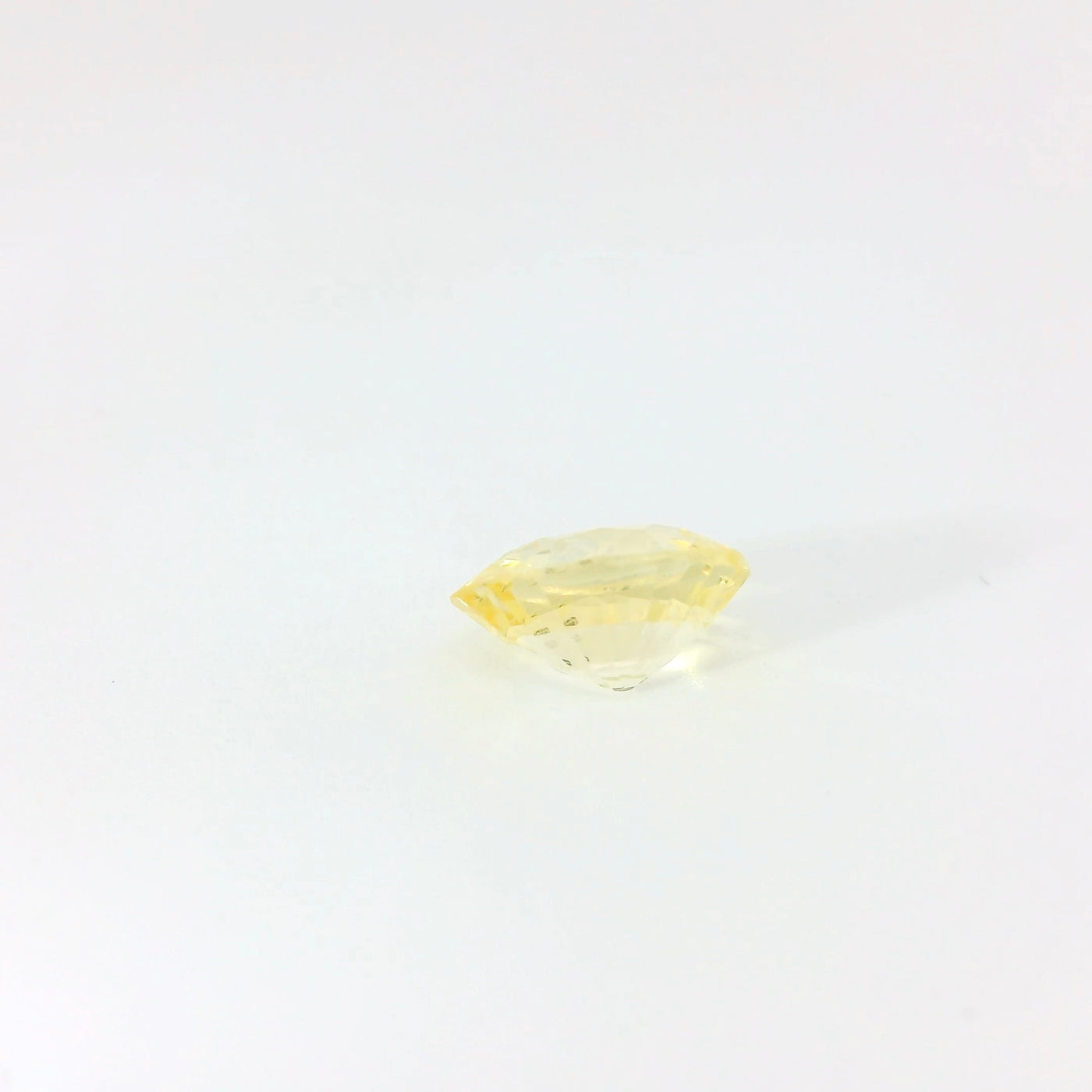 Saphir jaune 1.40 carats ovale non chauffé