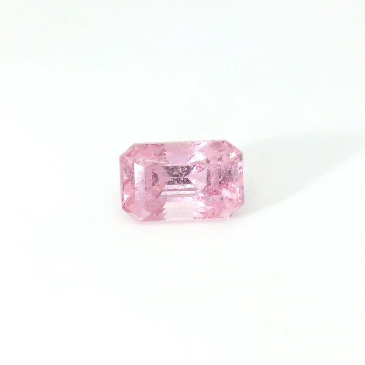 Spinelle rose du Tadjikistan 0.93 carat taille émeraude non traité