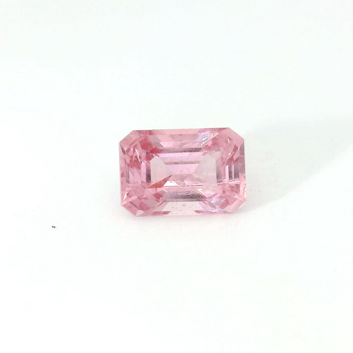Spinelle rose du Tadjikistan 0.91 carat taille émeraude non traité