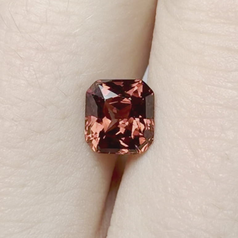 Spinelle rouge 2.55 carats asscher