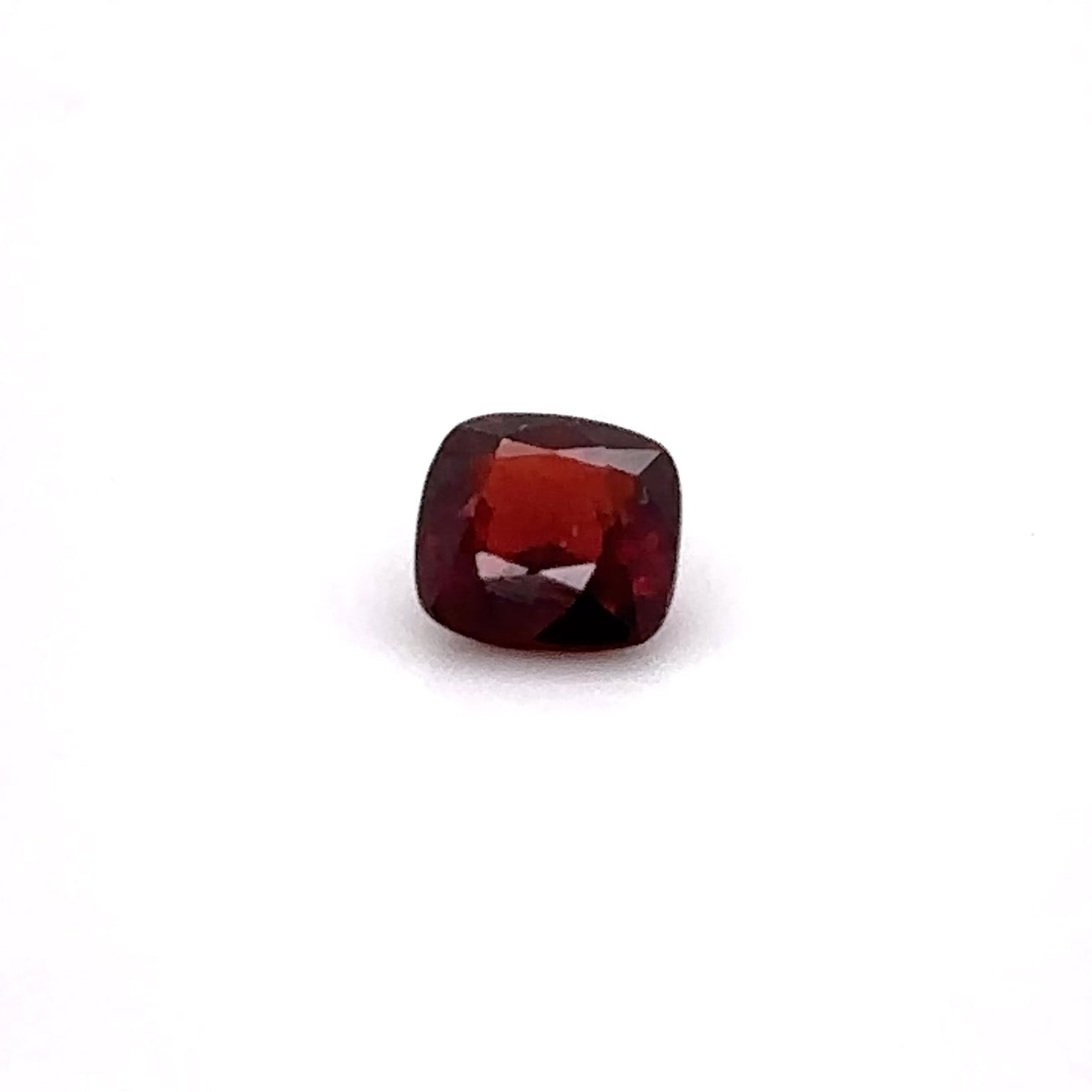 Spinelle rouge 0.84 carats coussin