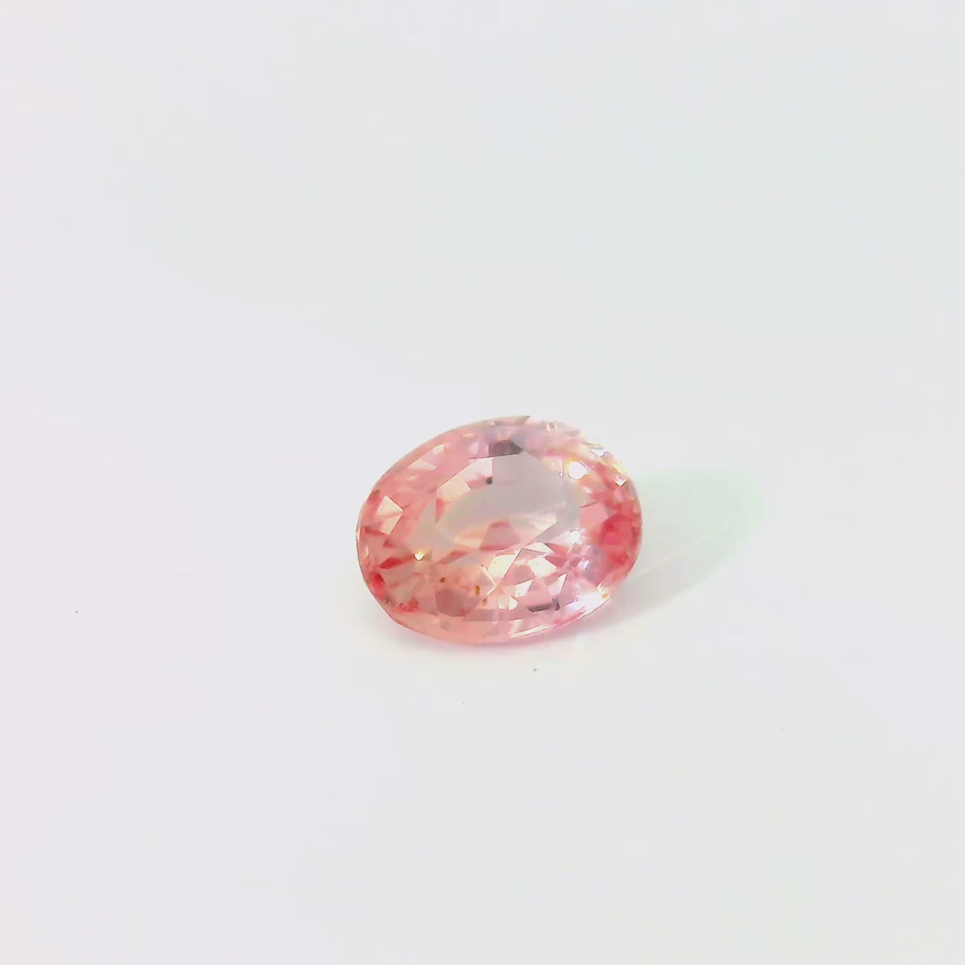 Saphir Padparadscha ovale 0.55 carats ovale chauffé