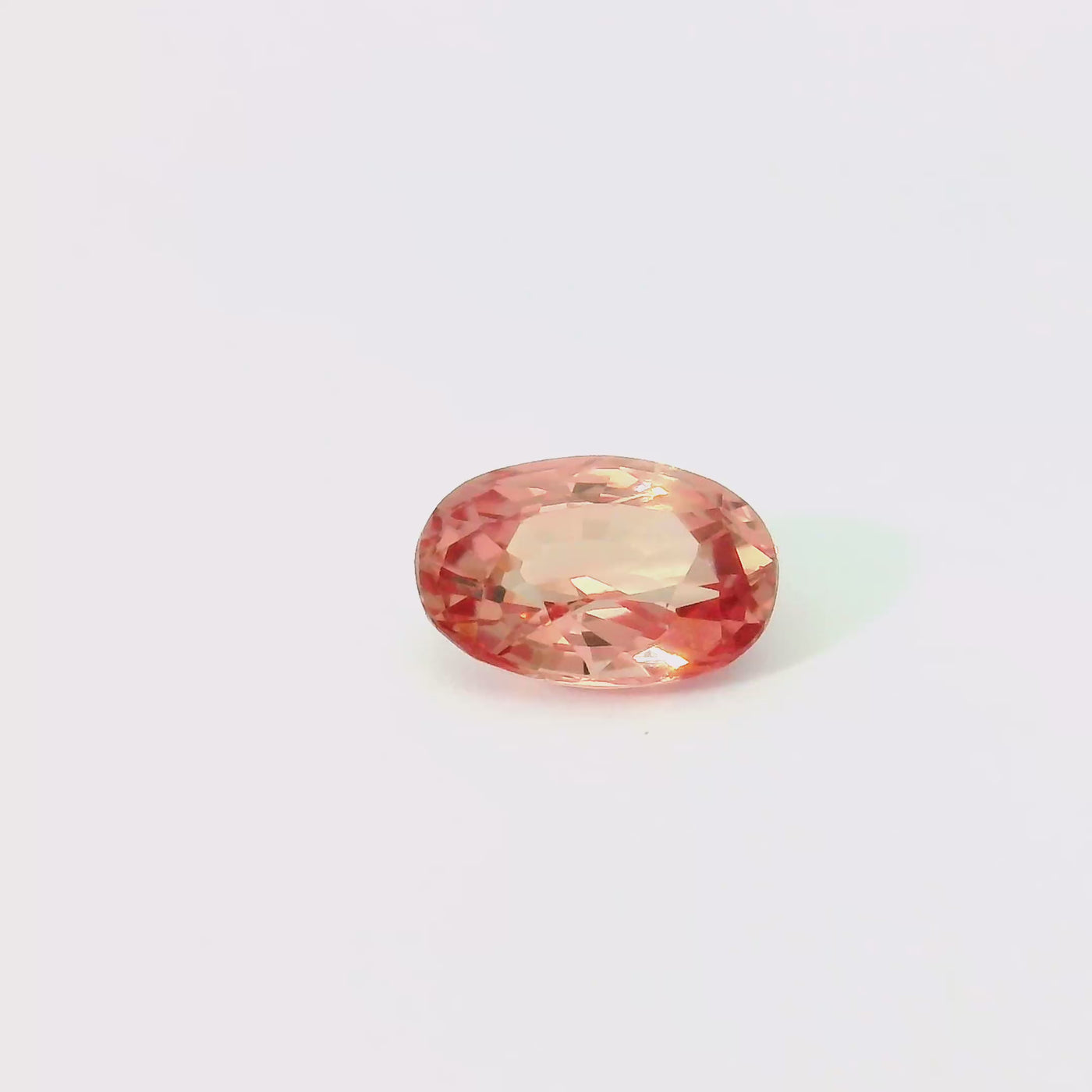 Saphir Padparadscha ovale 0.63 carats ovale chauffé