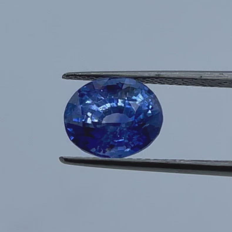 Saphir bleu 5.9 carats non chauffé ovale