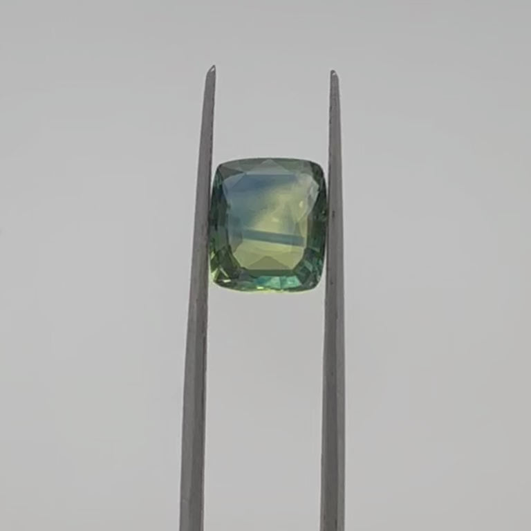 Saphir vert-jaune 2.78 carats coussin non chauffé
