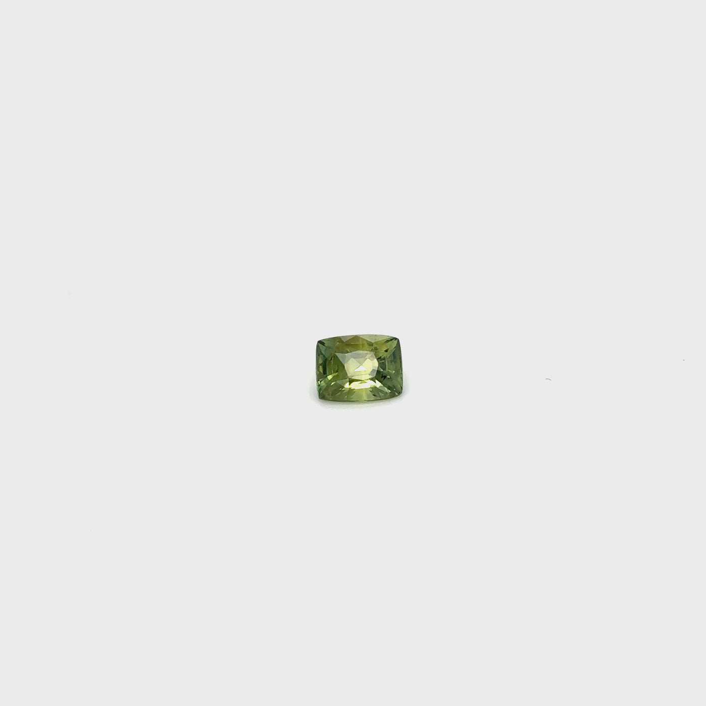 Saphir vert-jaune 2.95 carats coussin non chauffé