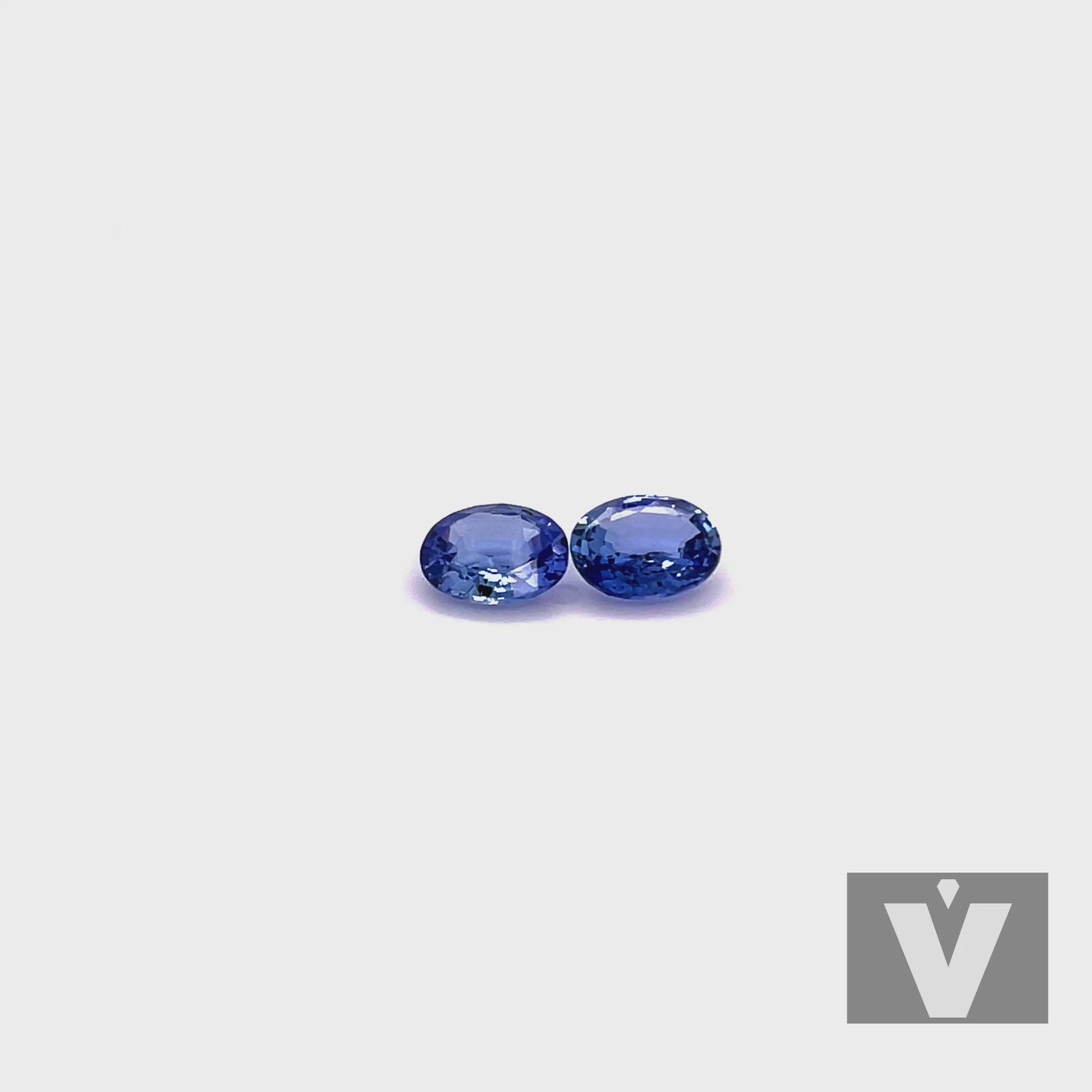 Paire de saphirs bleus 2.82 carats ovales non chauffés