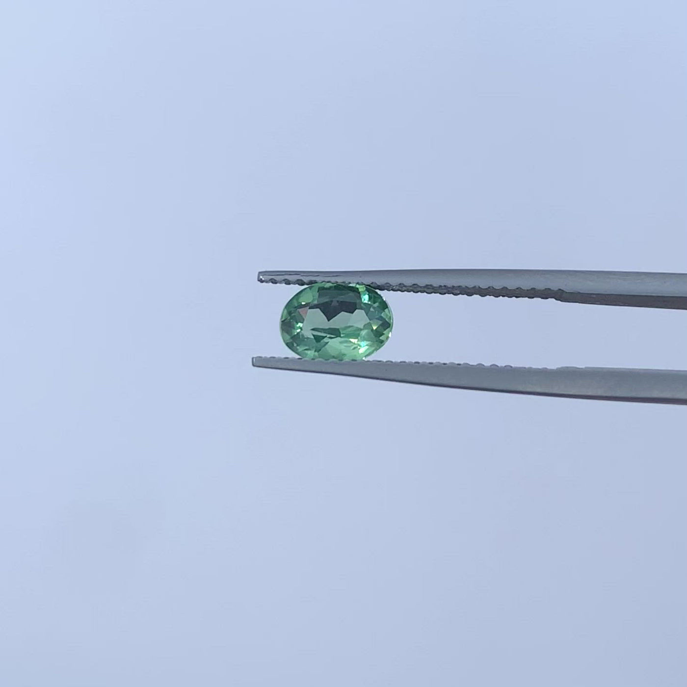 Saphir vert 1.03 carats ovale