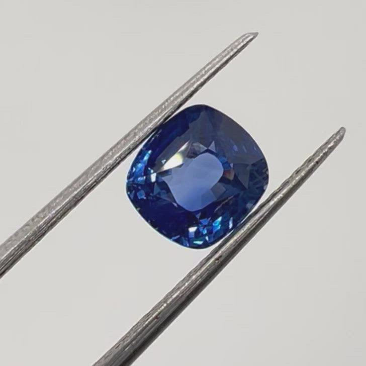 Saphir bleu 2.56 carats coussin non chauffé