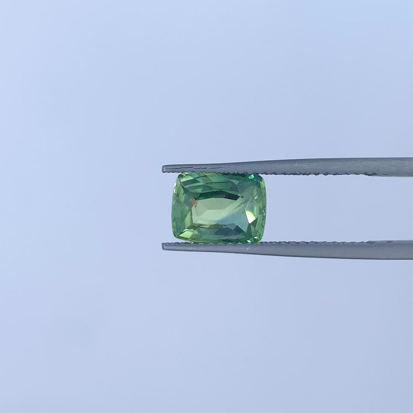 Saphir vert 2.40 carats coussin