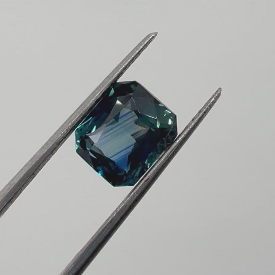 Saphir bleu-vert (teal) 3.26 carats émeraude non chauffé