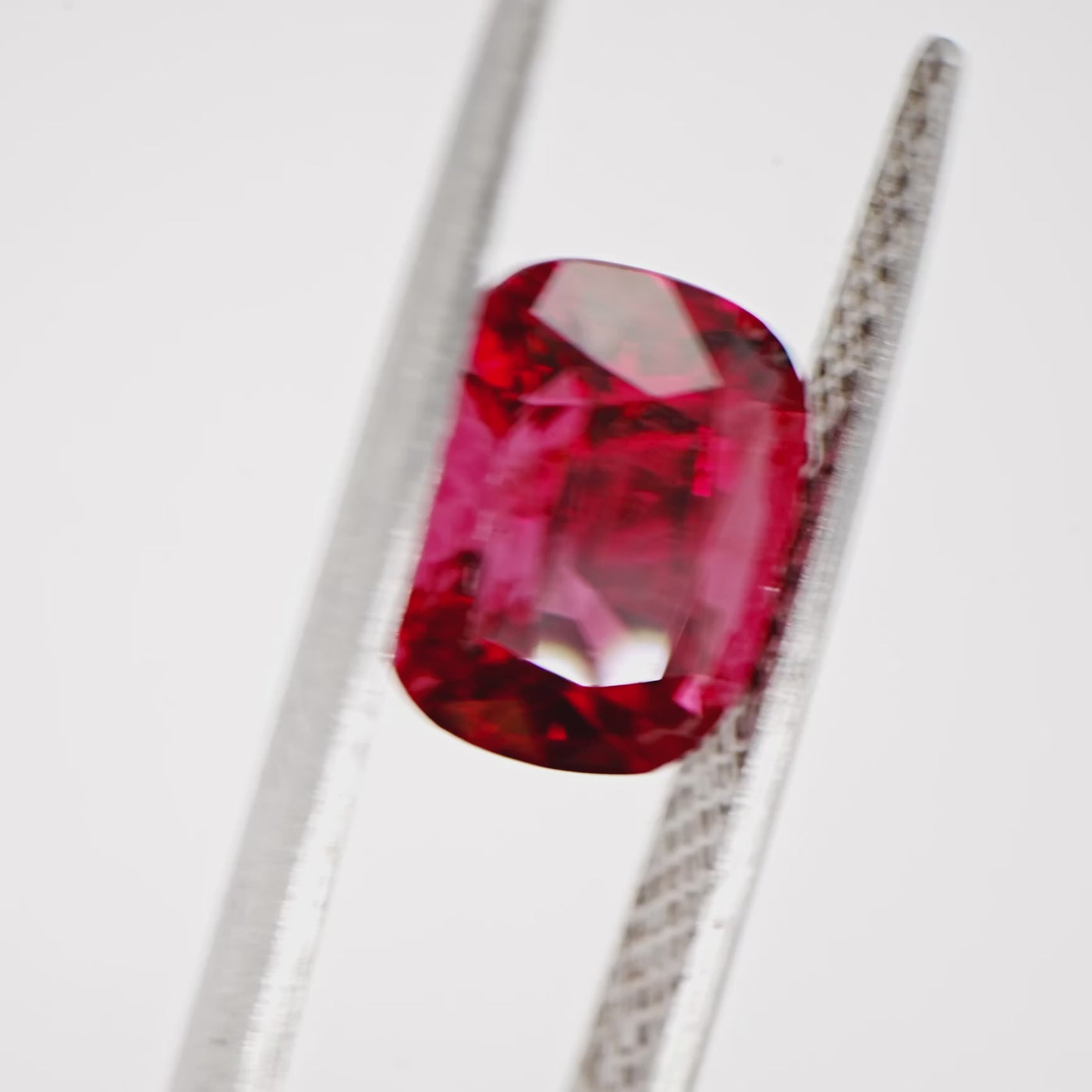 Spinelle rouge 2.23 carats coussin Myanmar