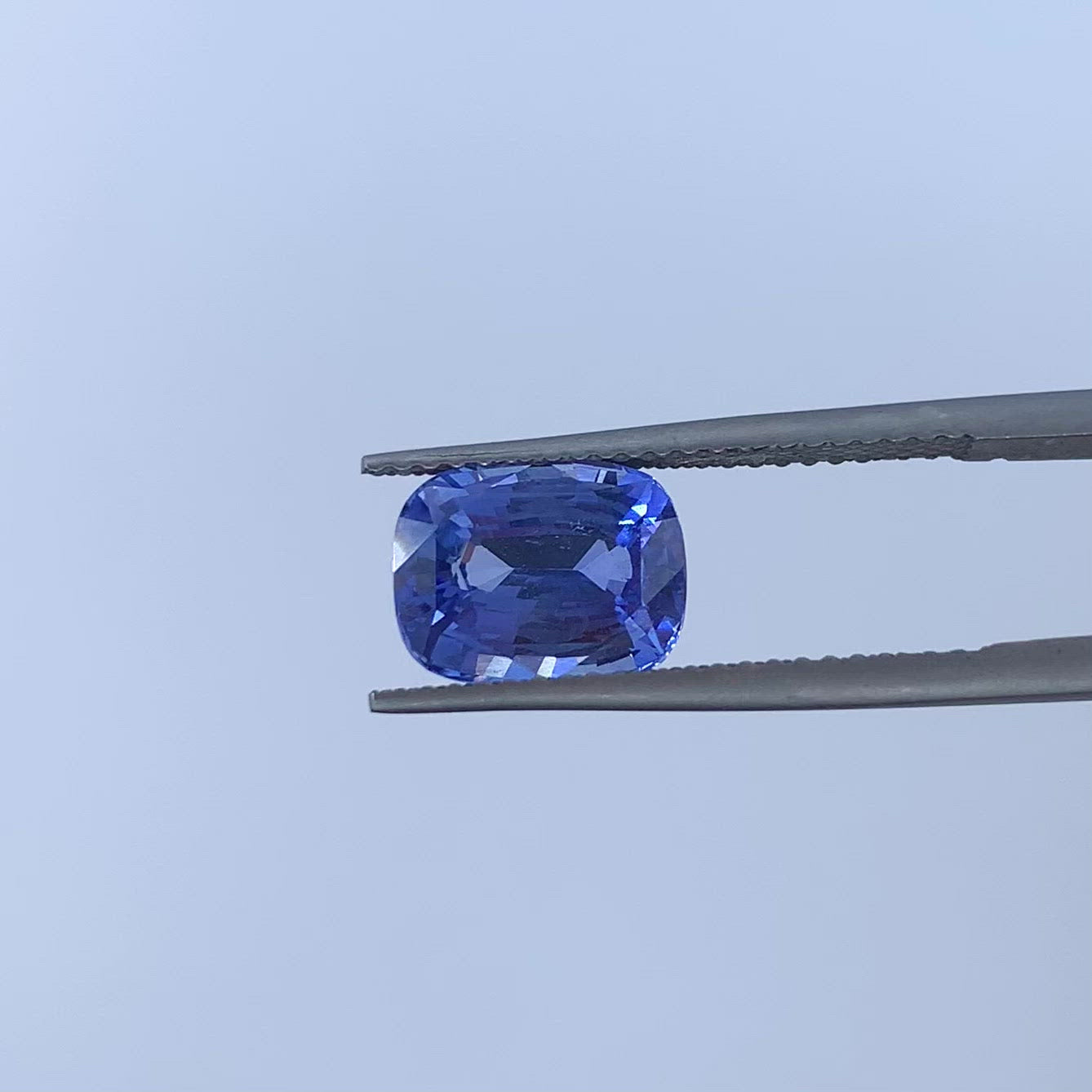 Saphir bleu 3.11 carats coussin non chauffé