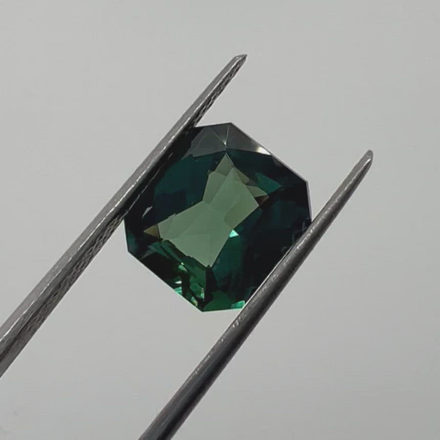 Saphir bleu-vert (teal) 2.56 carats émeraude non chauffé