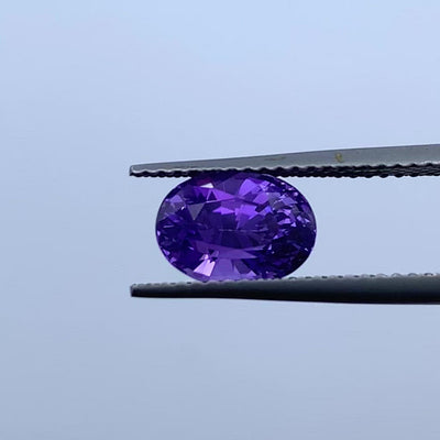 Saphir violet 2.59 carats ovale non chauffé
