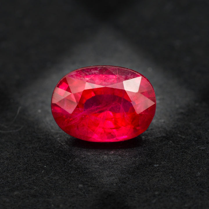 Rubis 0.87 carat ovale chauffé - vue 1