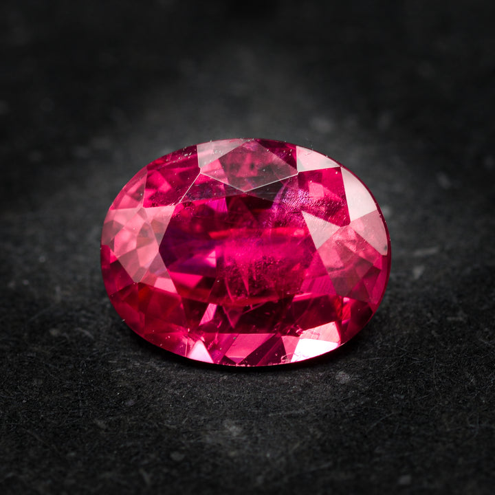 Rubis 0.8 carat ovale chauffé - vue 1