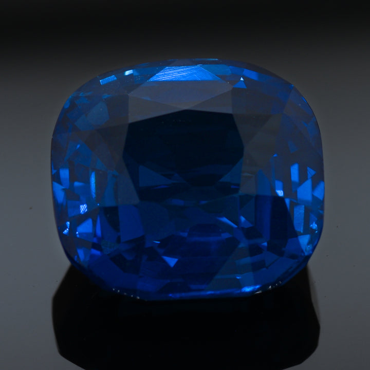 Saphir bleu 8.02 carats coussin non chauffé - vue 1