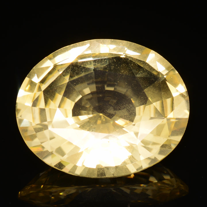 Saphir jaune 8.80 carats ovale non chauffé - vue 1