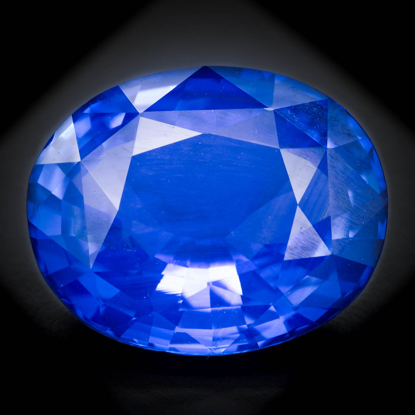 *PRIX SUR DEMANDE* Saphir bleu 3.55 carats ovale non chauffé