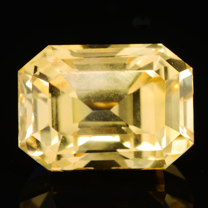 Saphir jaune 6.21 carats émeraude non chauffé - vue 1