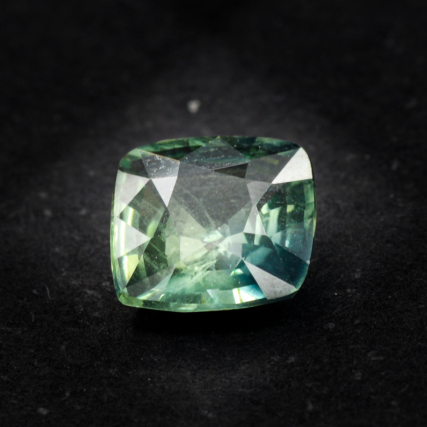 Saphir vert 1.71 carats coussin