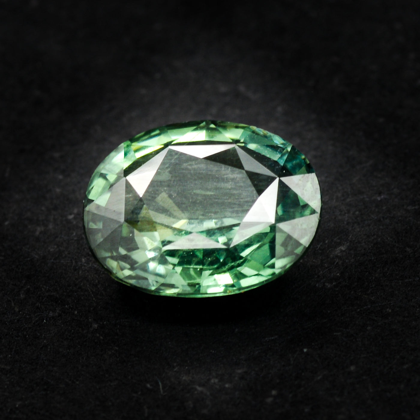 Saphir vert 2.62 carats ovale