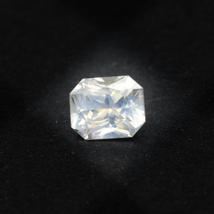 Saphir blanc 2.04 carats radiant non chauffé - vue 1