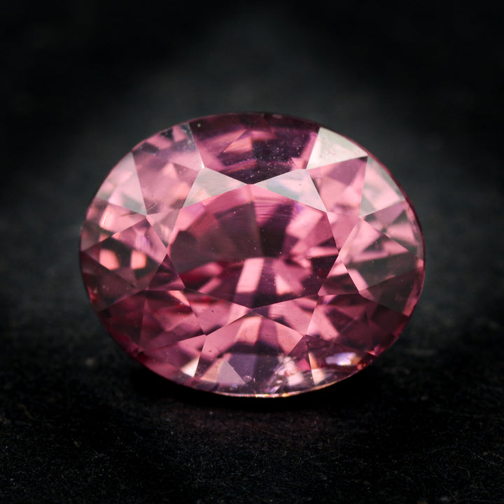 Spinelle rose 1.85 carats ovale non traité Tadjikistan - vue 1