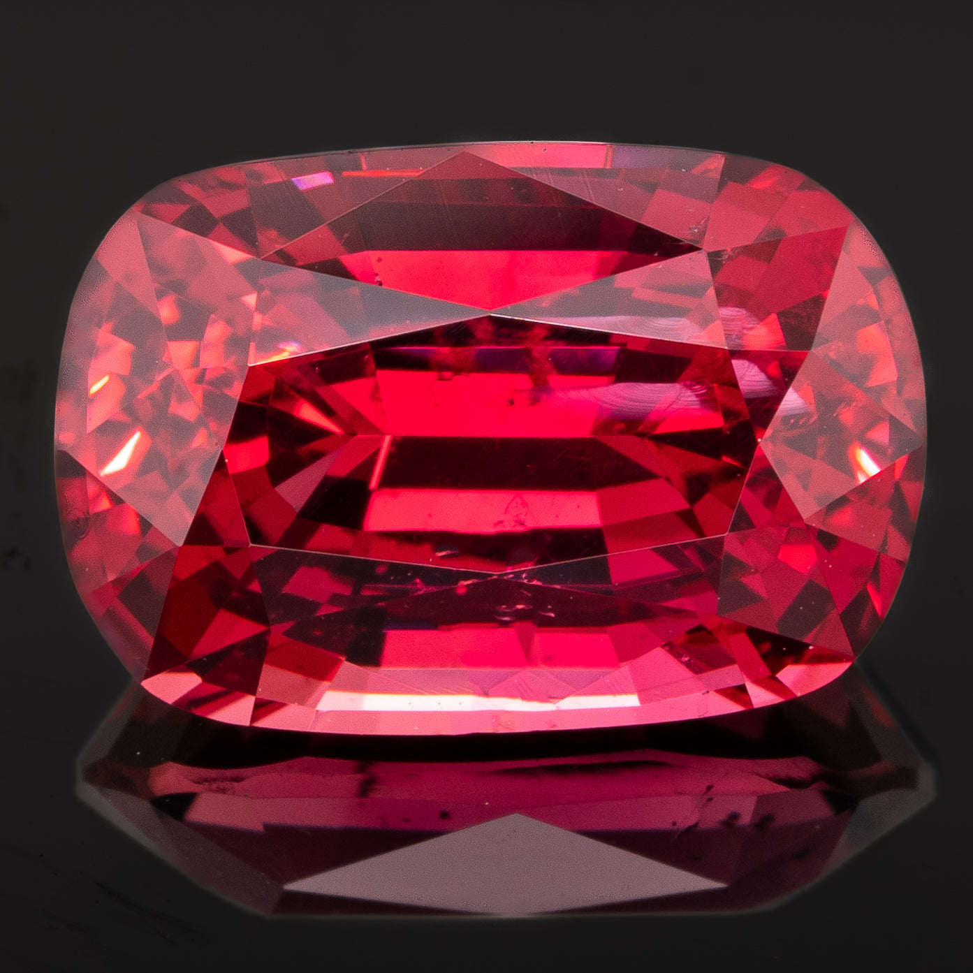 Spinelle rouge 2.33 carats coussin