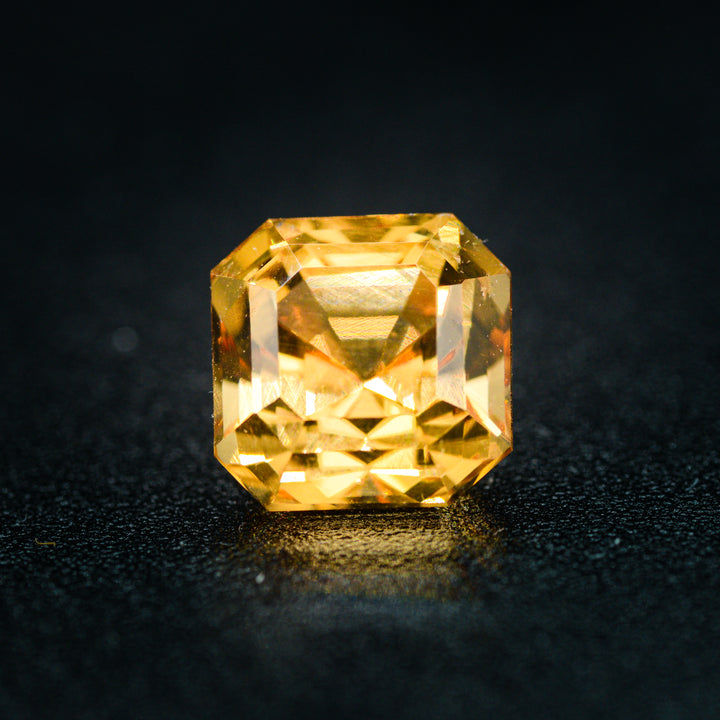 Topaze jaune 6.76 carats Asscher non traité - vue 1
