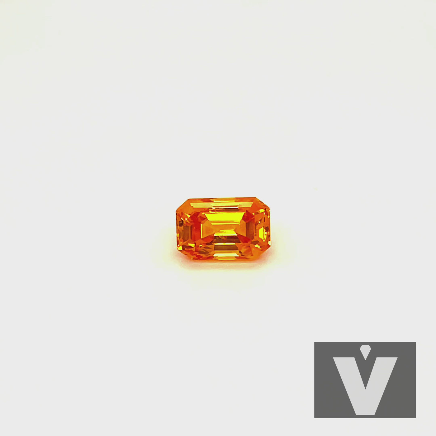 Saphir jaune-orange 2.91 carats émeraude chauffé