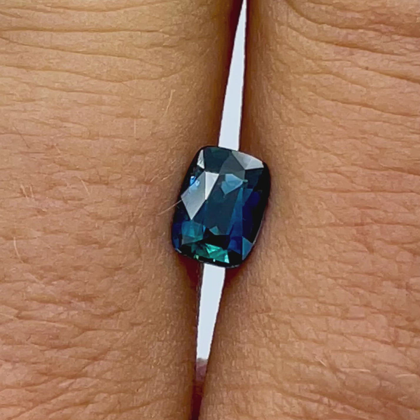 Saphir bleu-vert (teal) 1.47 carats coussin