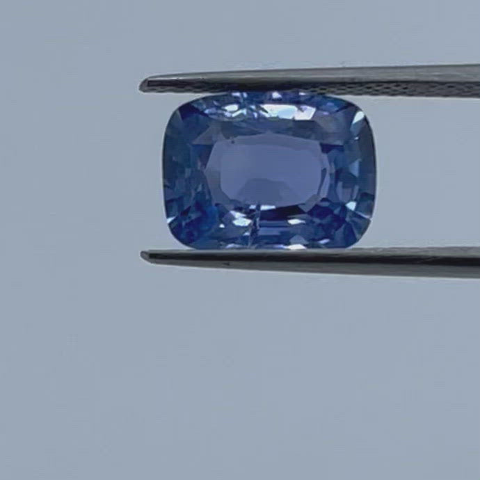Saphir bleu 4.07 carats coussin non chauffé